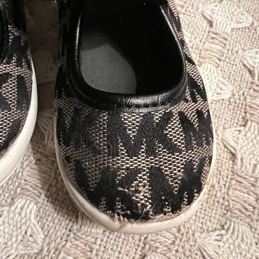 MICHAEL KORS Black and Grey Mary Janes with Velcro Closure Toddler Girl Size 5.5